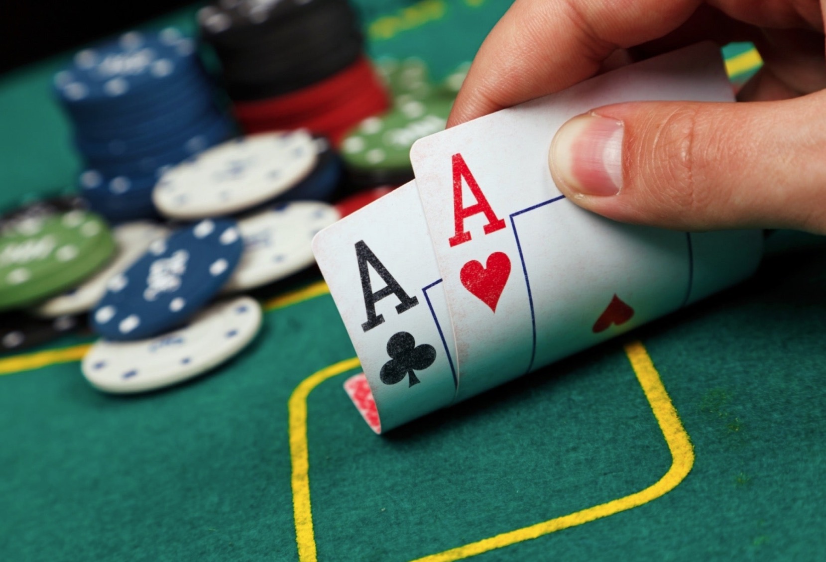 The Perks Of An On-Line Poker Player: Ultimate Poker Professional Chips